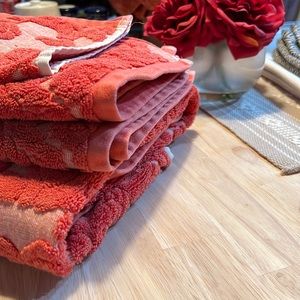 Anthropologie Embroidered Bath Towel Set
